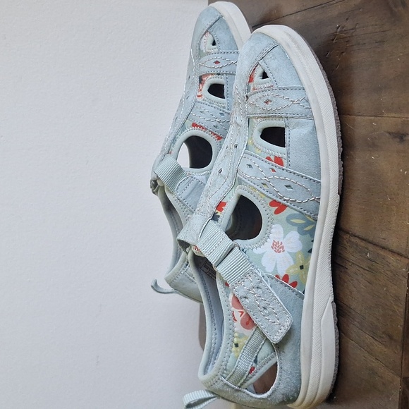 Earth Origins Effie Dust Green Floral Hook Loop Suede Fisherman ComfortShoes Sz8 - Picture 4 of 10